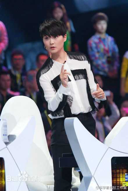 高清李宇春(Chris Lee)在担任2014《中国正在听》评委中的图集