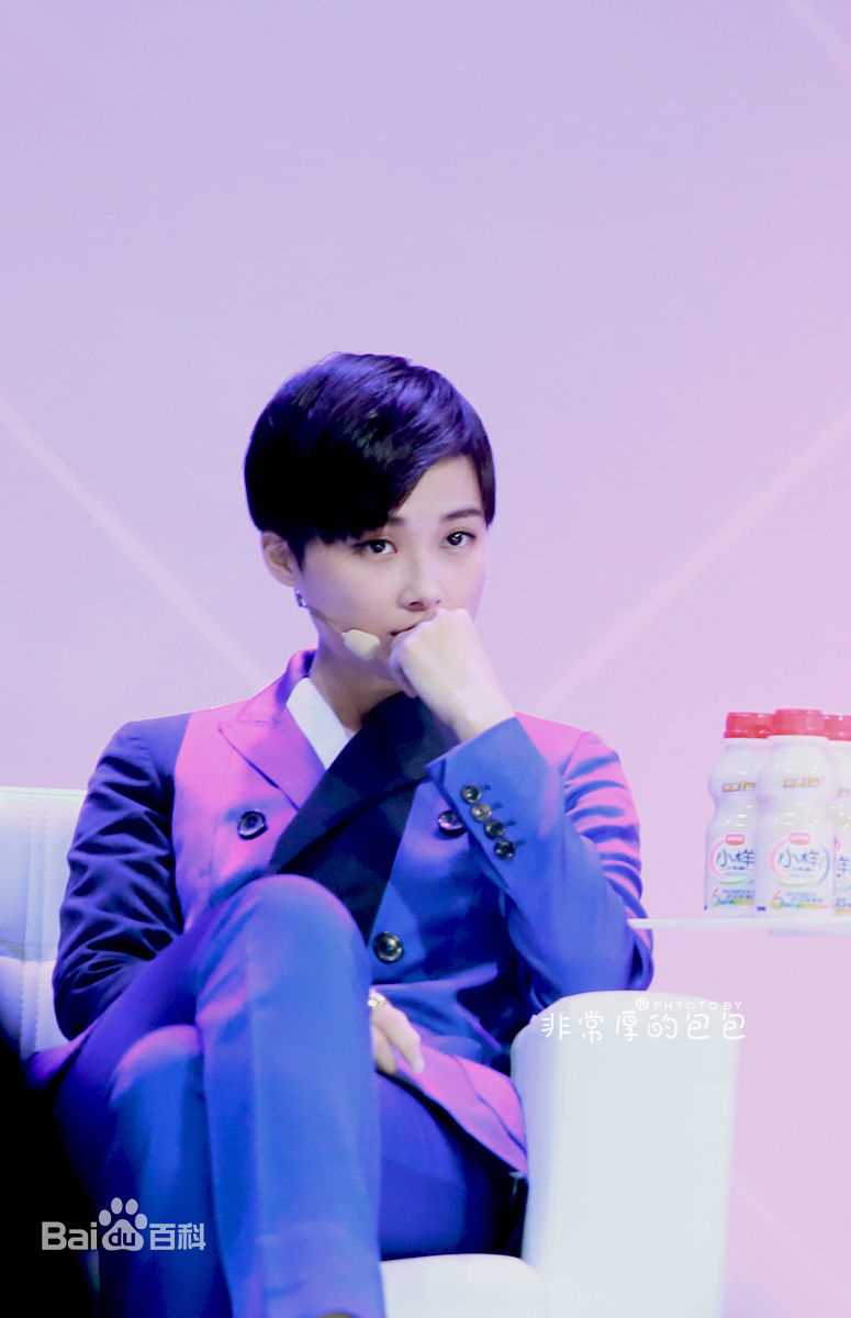 最全李宇春(Chris Lee)在担任《燃烧吧少年》掌门人中的壁纸