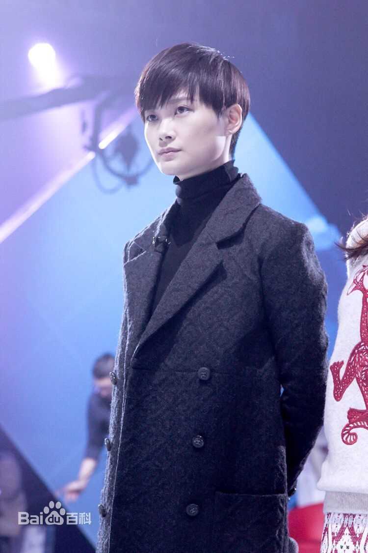 最全李宇春(Chris Lee)在担任《燃烧吧少年》掌门人中的壁纸