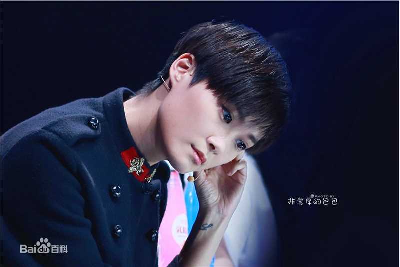 最全李宇春(Chris Lee)在担任《燃烧吧少年》掌门人中的壁纸