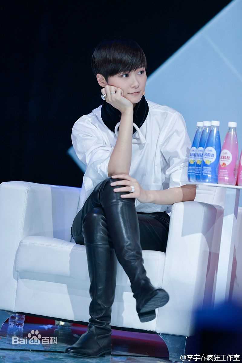 最全李宇春(Chris Lee)在担任《燃烧吧少年》掌门人中的壁纸