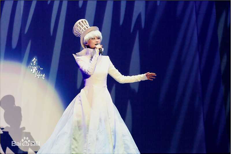 李宇春(Chris Lee)20121110疯狂世界巡演-武汉站前后照片