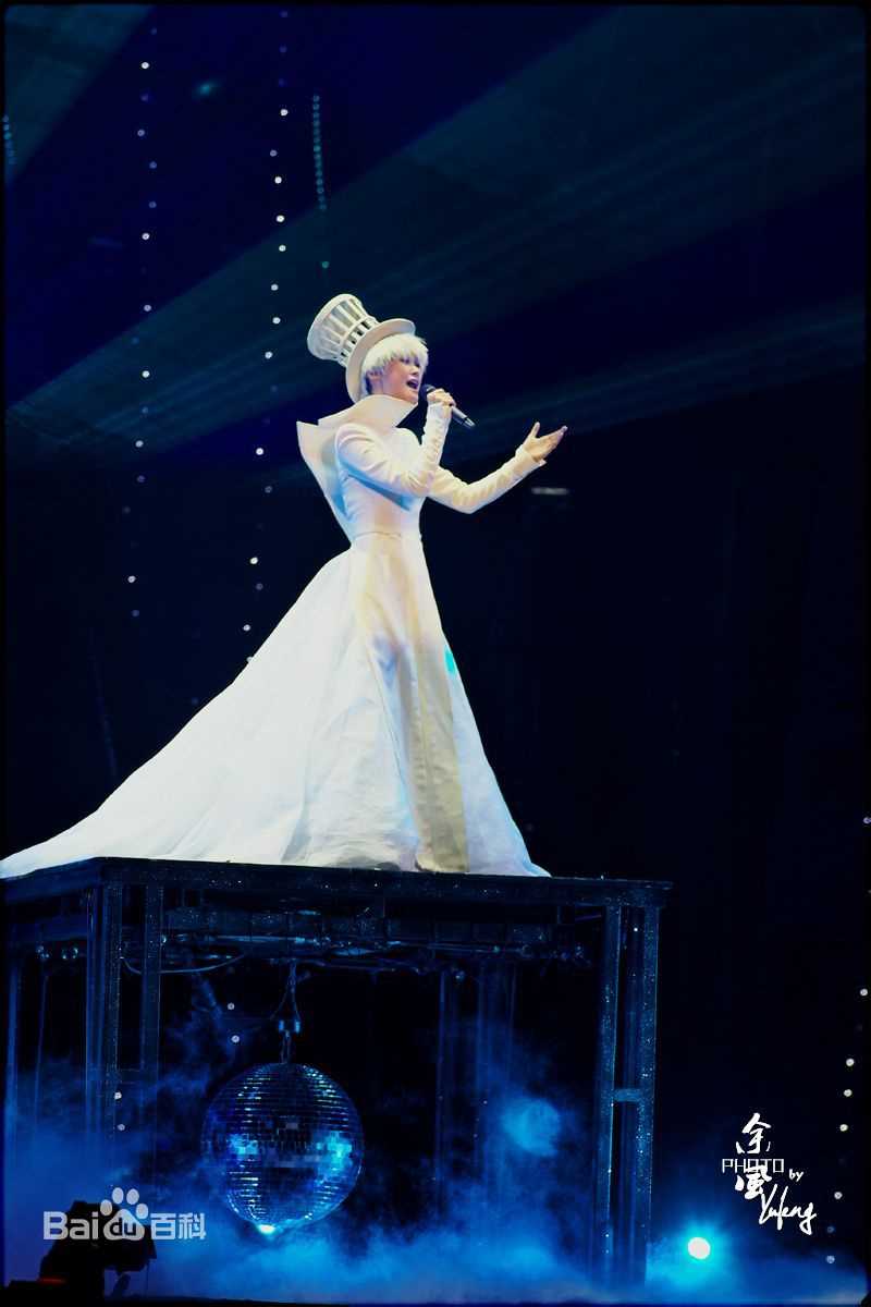 李宇春(Chris Lee)20121110疯狂世界巡演-武汉站前后照片