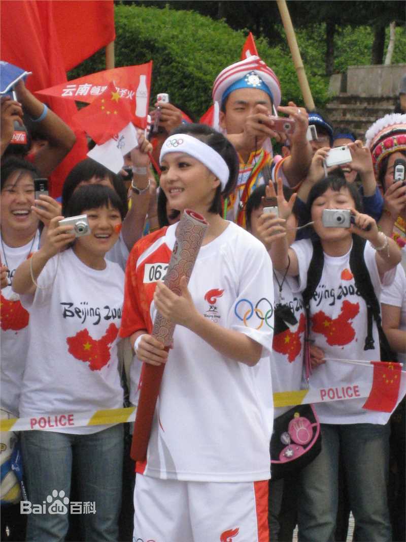 张韶涵(Angela Chang、Angela Zhang)2008奥运会火炬手前后照片