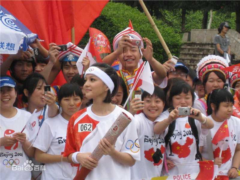 张韶涵(Angela Chang、Angela Zhang)2008奥运会火炬手前后照片