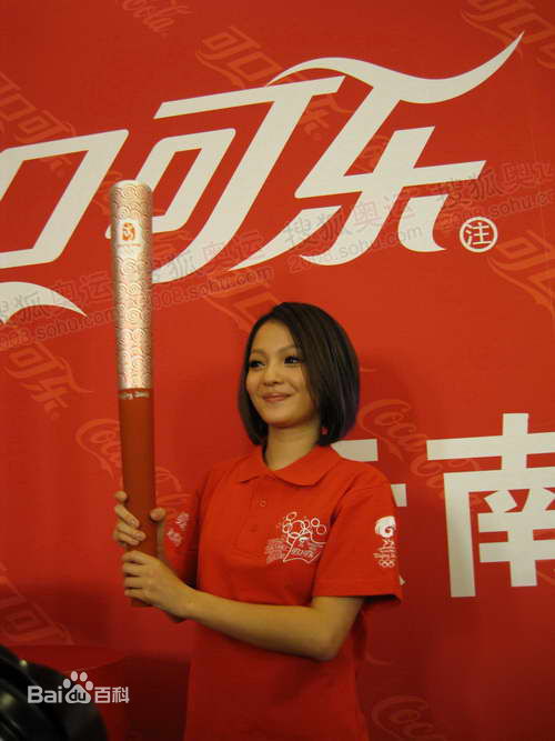 张韶涵(Angela Chang、Angela Zhang)2008奥运会火炬手前后照片