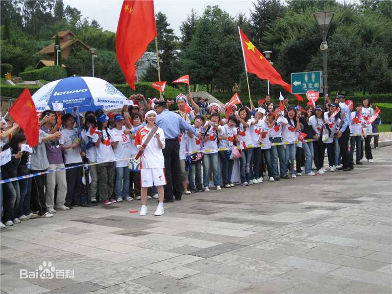 张韶涵(Angela Chang、Angela Zhang)2008奥运会火炬手前后照片