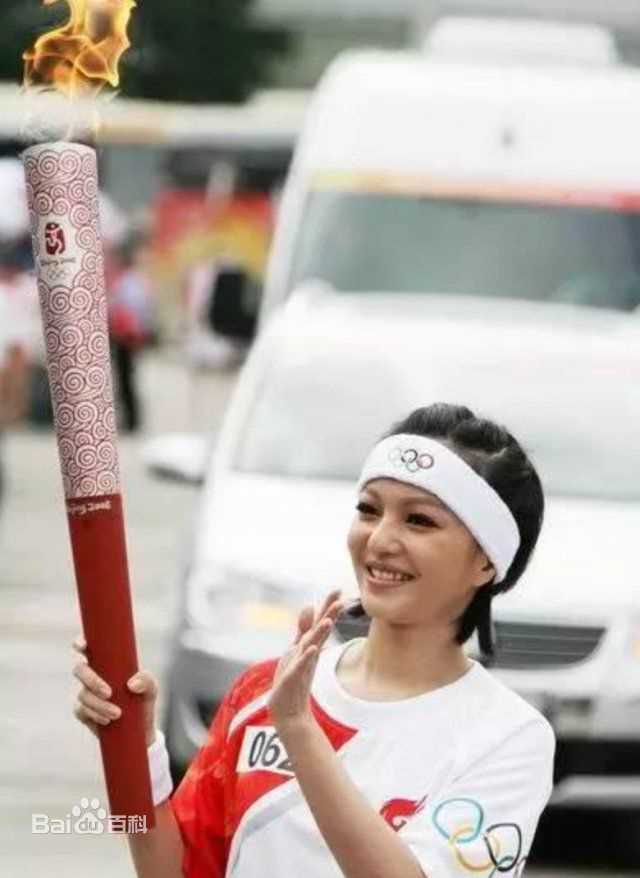 张韶涵(Angela Chang、Angela Zhang)2008奥运会火炬手前后照片
