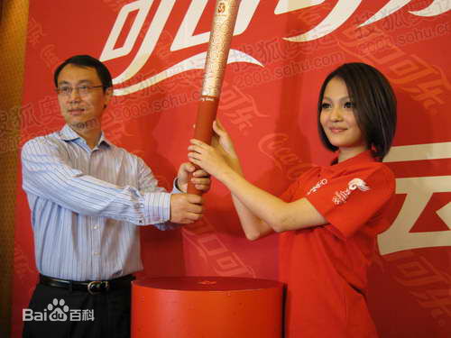 张韶涵(Angela Chang、Angela Zhang)2008奥运会火炬手前后照片