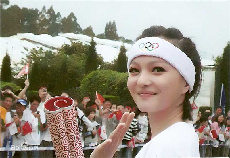 张韶涵(Angela Chang、Angela Zhang)2008奥运会火炬手前后照片