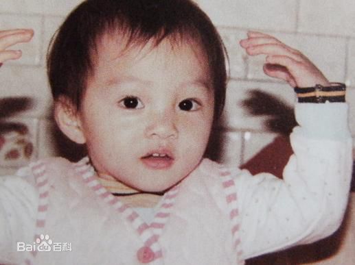张韶涵(Angela Chang、Angela Zhang)童年照图片图册