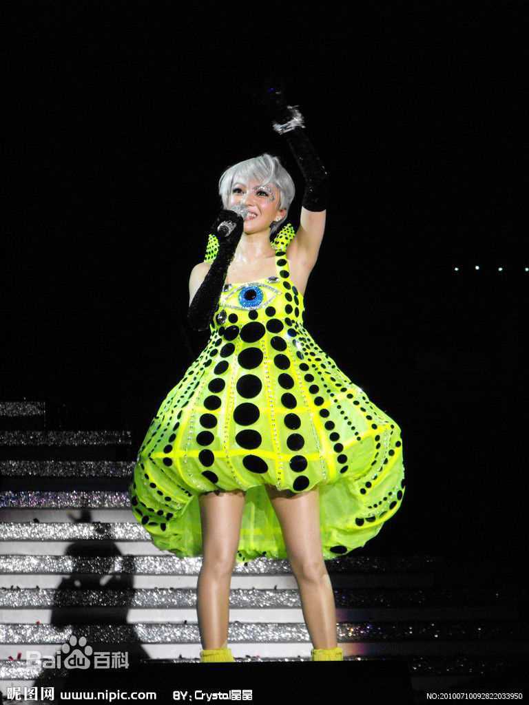 张韶涵(Angela Chang、Angela Zhang)舞台表演前后照片