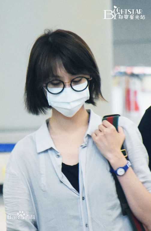 郑爽(Zheng Shuang)机场照壁纸壁纸