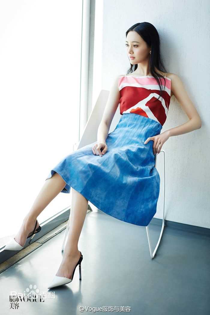 最全郑爽(Zheng Shuang)在《VOGUE服饰与美容》中的壁纸