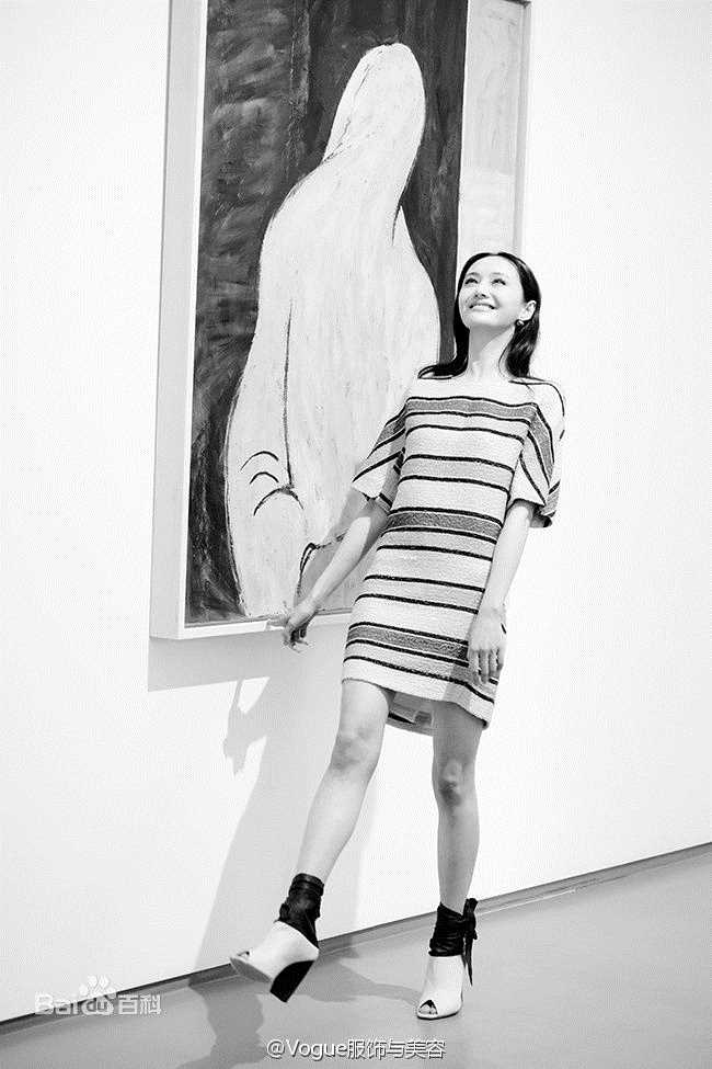 最全郑爽(Zheng Shuang)在《VOGUE服饰与美容》中的壁纸