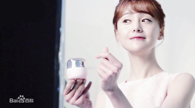 郑爽(Zheng Shuang)珀莱雅品牌代言素颜照相册