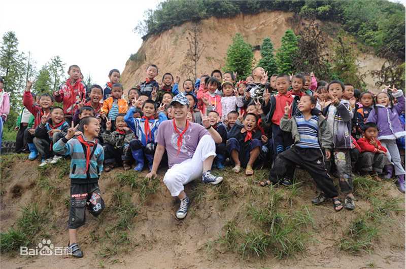 黄海波(Huang Hai Bo)慈善活动壁纸壁纸