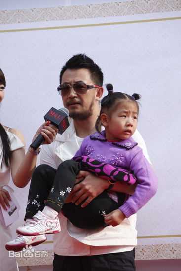 黄海波(Huang Hai Bo)慈善活动壁纸壁纸