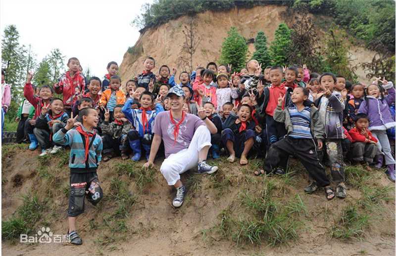 黄海波(Huang Hai Bo)腾冲公益活动壁纸壁纸