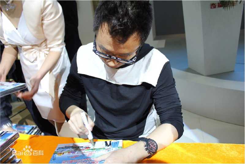 黄海波(Huang Hai Bo)2011年4月9日济南车展签售性感图片图集