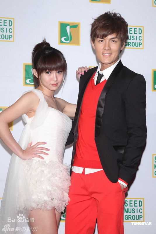 郭书瑶出席种子音乐尾牙活动壁纸壁纸