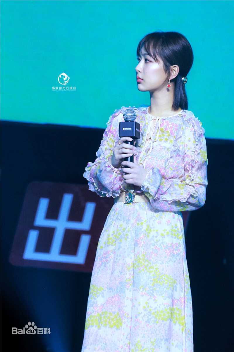 杨紫(Andy)2018腾讯娱乐发布盛典壁纸壁纸