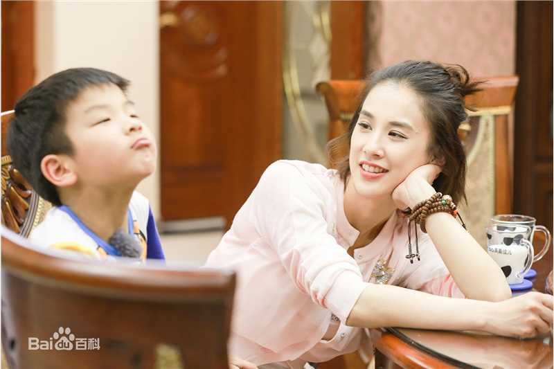 黄圣依(Eva Huang)妈妈是超人3前后照片