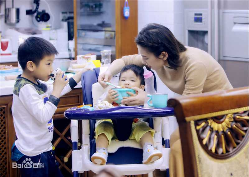 黄圣依(Eva Huang)妈妈是超人3前后照片