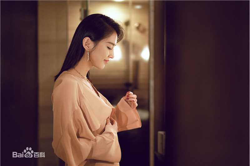 黄圣依(Eva Huang)活动侧拍前后照片