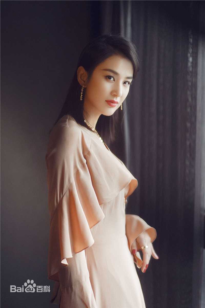 黄圣依(Eva Huang)活动侧拍前后照片