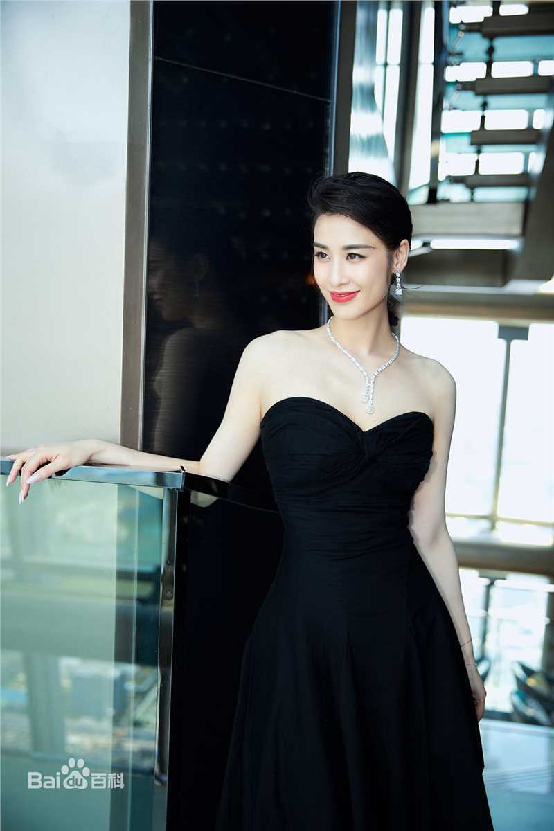 黄圣依(Eva Huang)活动侧拍前后照片