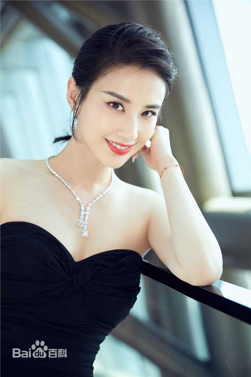 黄圣依(Eva Huang)活动侧拍前后照片