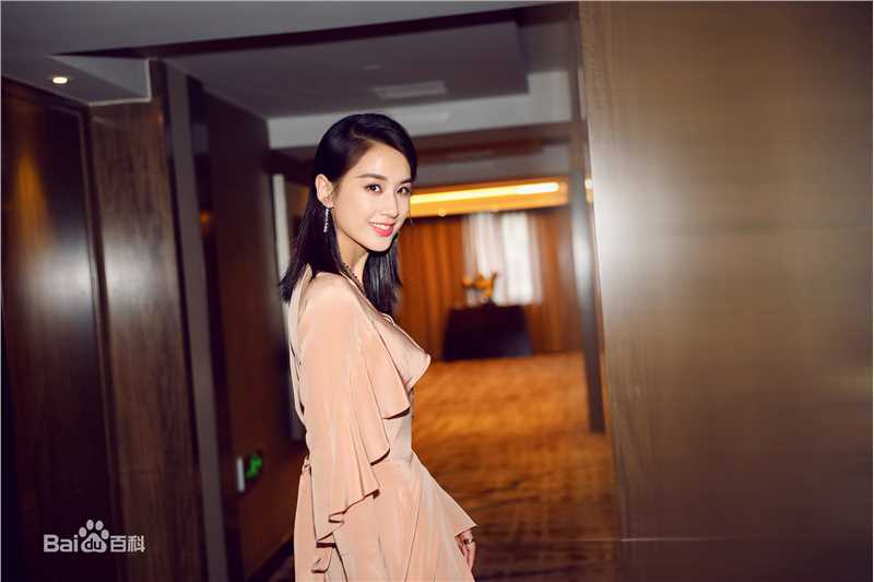黄圣依(Eva Huang)活动侧拍前后照片