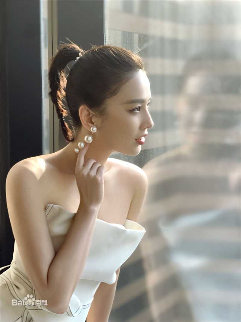 黄圣依(Eva Huang)活动侧拍前后照片