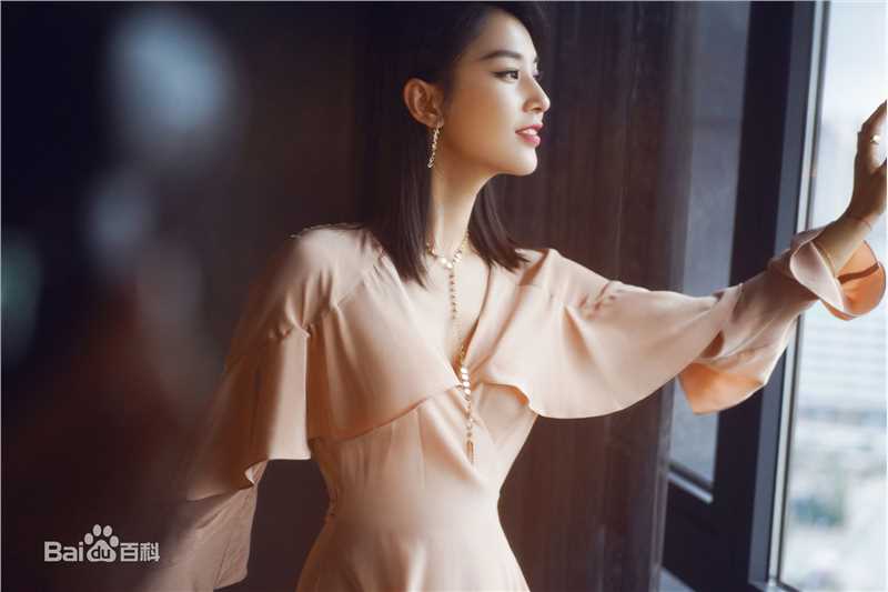 黄圣依(Eva Huang)活动侧拍前后照片