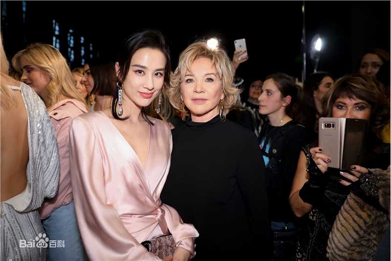 黄圣依(Eva Huang)2019米兰时装周前后照片