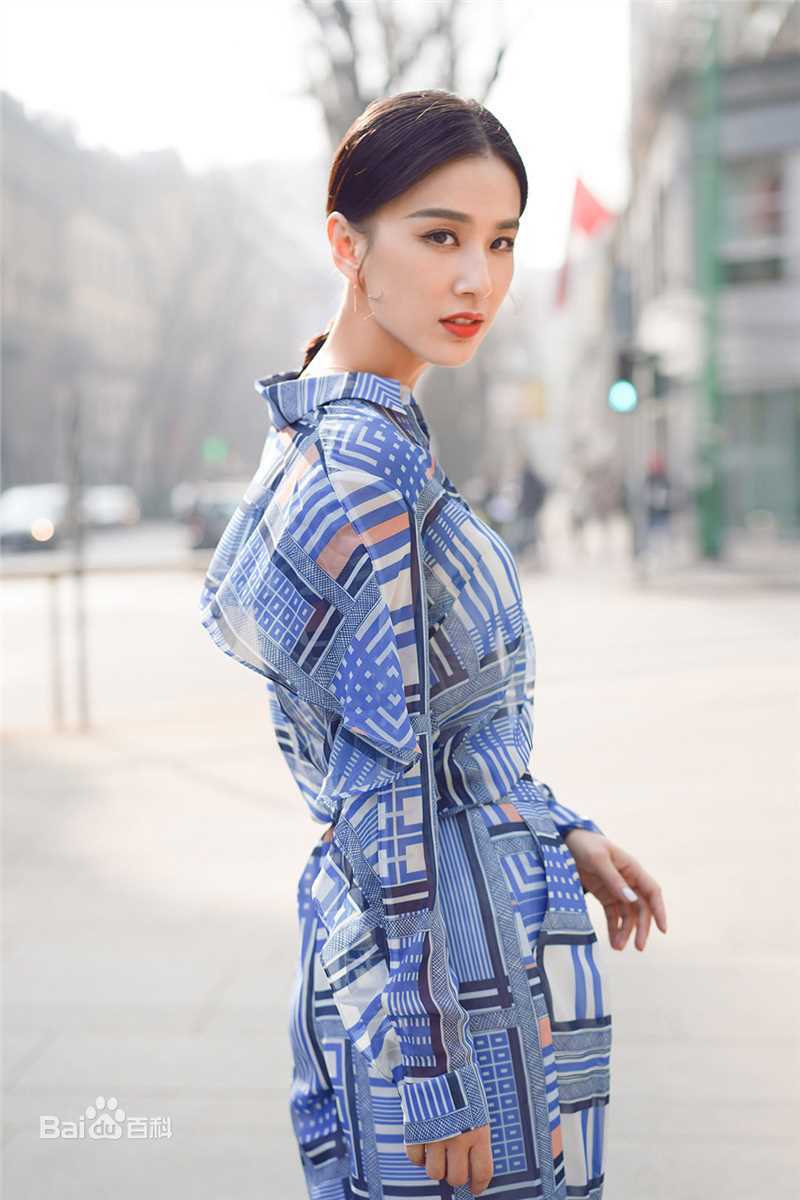 黄圣依(Eva Huang)2019米兰时装周前后照片