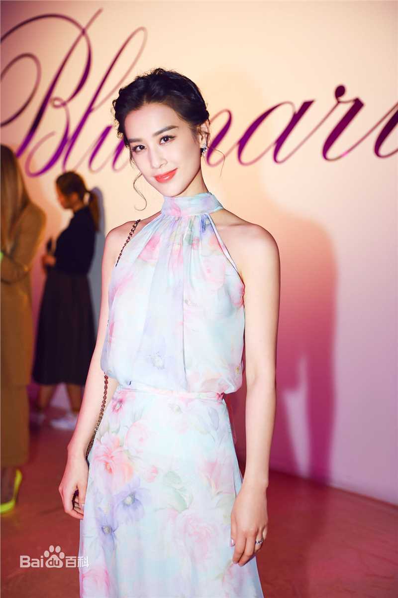 黄圣依(Eva Huang)2019米兰时装周前后照片