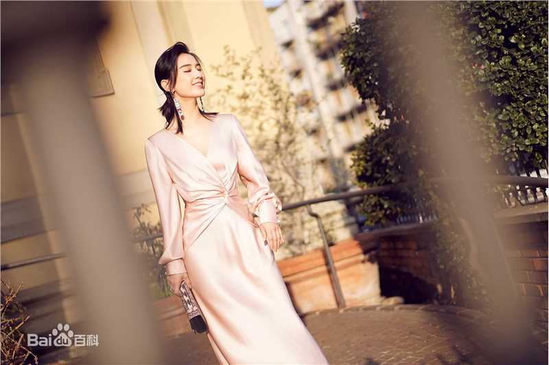 黄圣依(Eva Huang)2019米兰时装周前后照片
