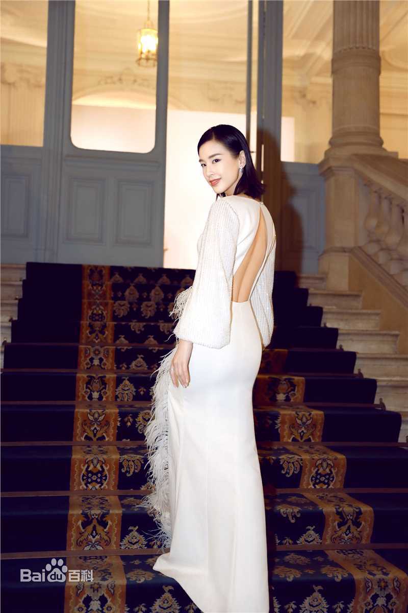 黄圣依(Eva Huang)2018巴黎时装周前后照片