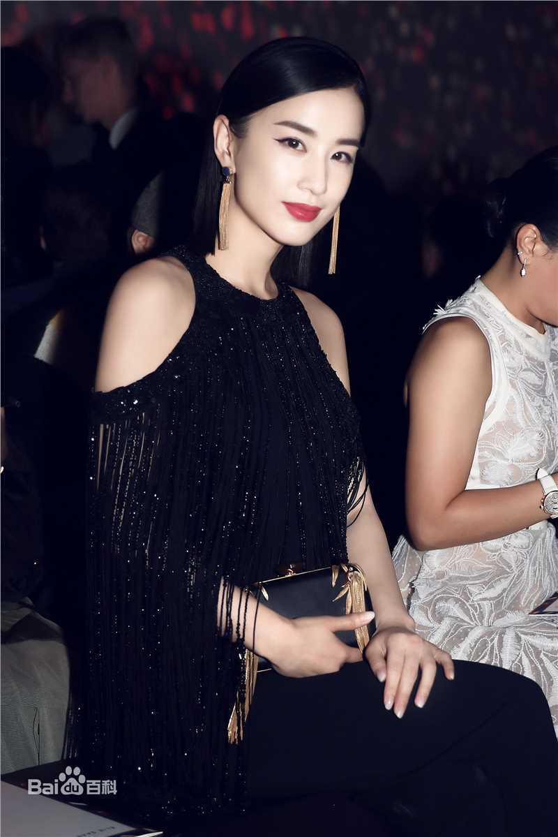 黄圣依(Eva Huang)2018巴黎时装周前后照片