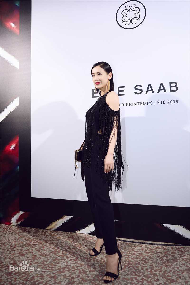 黄圣依(Eva Huang)2018巴黎时装周前后照片