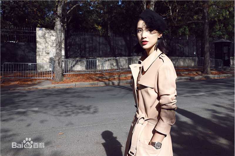 黄圣依(Eva Huang)2018巴黎时装周前后照片