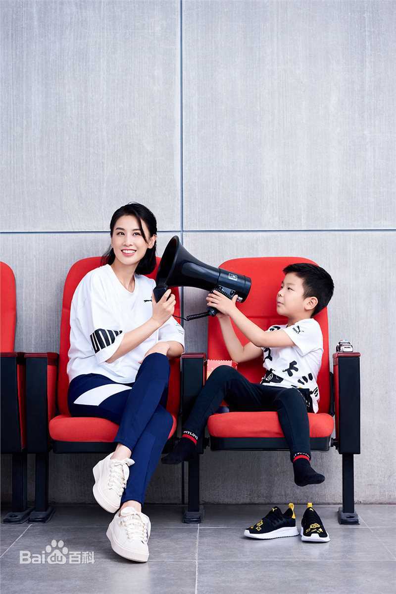黄圣依(Eva Huang)与家人图册