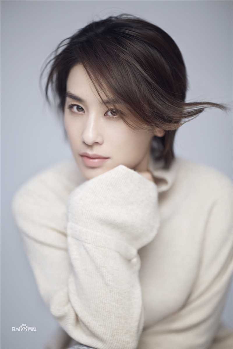 最新黄圣依(Eva Huang)性感图片