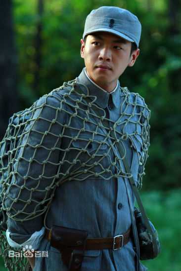 最新张若昀在《新雪豹》饰演周卫国中的壁纸