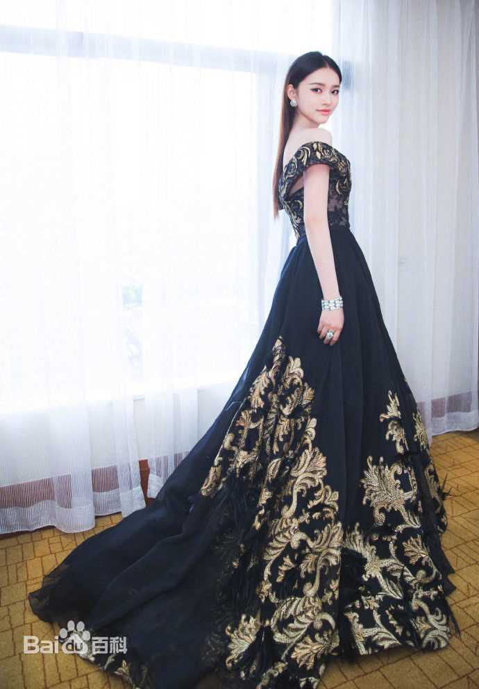 林允(Jelly Lin)微博电影之夜性感图片图集