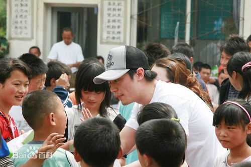 霍建华(Wallace Huo)四川赈灾素颜照相册