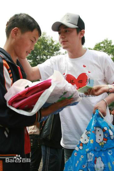 霍建华(Wallace Huo)四川赈灾素颜照相册