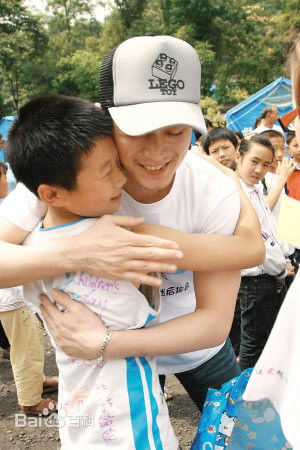 霍建华(Wallace Huo)四川赈灾素颜照相册